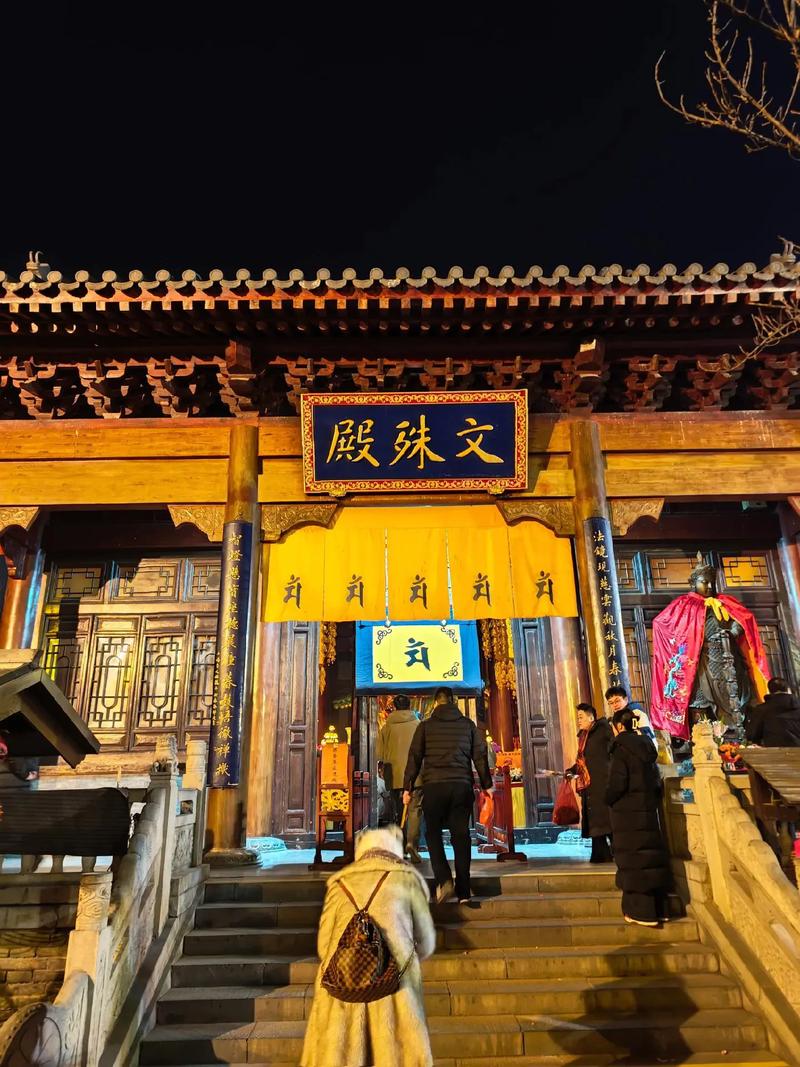 梦境中的碑石象征意义_探索梦见碑及多墓碑的隐晦含义